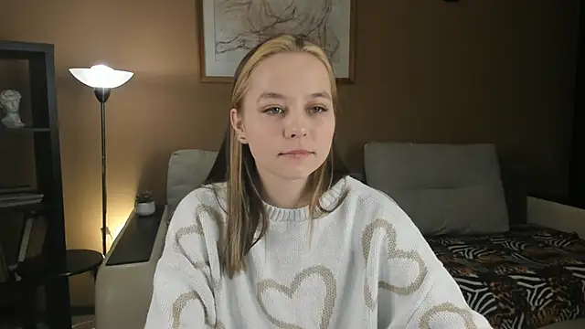 Snapshot of FalineDowlen chatting on 12/12/24, 02:37 FalineDowlen online show from 12/12/24, 02:37