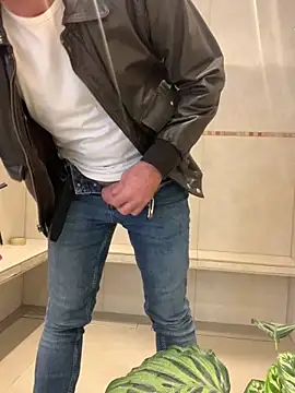 Snapshot of Sash_Ge chatting on 01/27/25, 10:16 Sash Ge online show from 01/27/25, 10:16