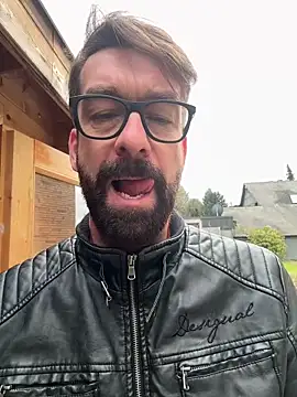 Snapshot of Sash_Ge chatting on 02/15/25, 11:06 Sash Ge online show from 02/15/25, 11:06