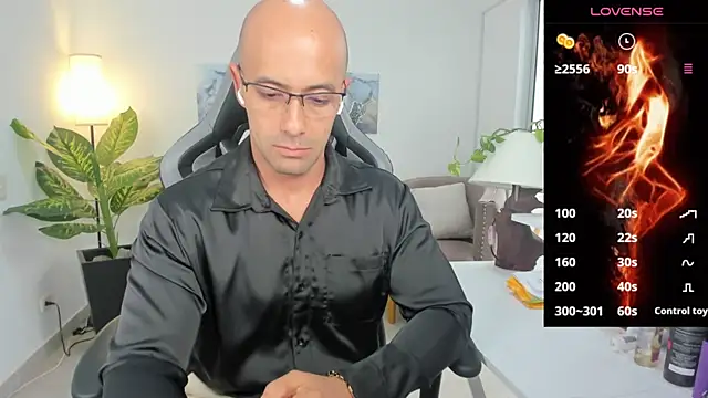 Snapshot of ryan_master_ chatting on 12/21/24, 04:25 ryan master online show from 12/21/24, 04:25