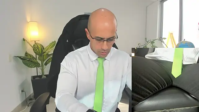 Snapshot of ryan_master_ chatting on 12/27/24, 03:59 ryan master online show from 12/27/24, 03:59