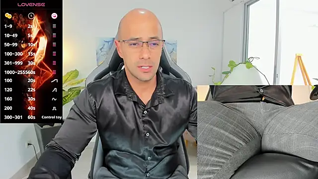 Snapshot of ryan_master_ chatting on 12/30/24, 03:35 ryan master online show from 12/30/24, 03:35