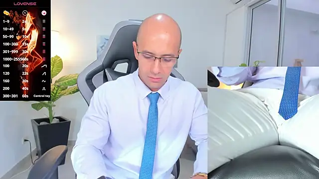 Snapshot of ryan_master_ chatting on 01/04/25, 12:16 ryan master online show from 01/04/25, 12:16