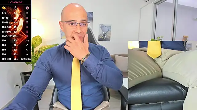 Snapshot of ryan_master_ chatting on 01/05/25, 12:10 ryan master online show from 01/05/25, 12:10