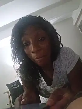 Snapshot of LuckiXCX chatting on 11/30/25, 01:37 LuckiXCX online show from 11/30/25, 01:37