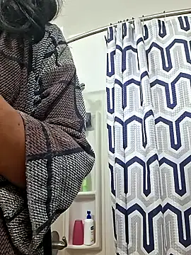 Snapshot of LuckiXCX chatting on 04/06/26, 08:37 LuckiXCX online show from 04/06/26, 08:37