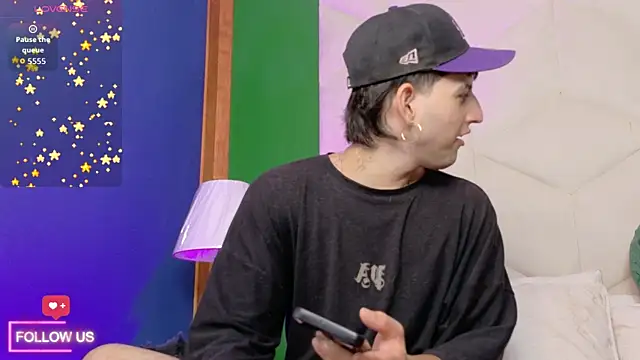 Snapshot of sett_and_gwen chatting on 06/24/26, 04:33 sett and gwen online show from 06/24/26, 04:33