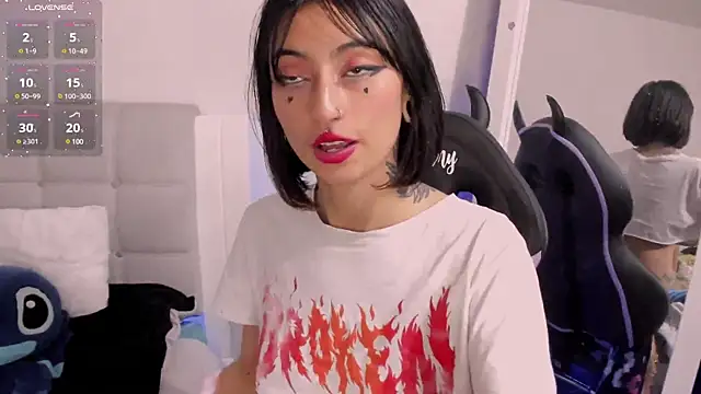 Snapshot of Any_Roussee chatting on 01/31/25, 10:20 Any Roussee online show from 01/31/25, 10:20