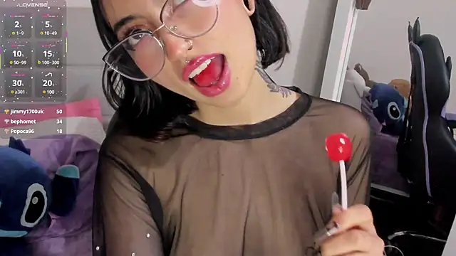 Snapshot of Any_Roussee chatting on 03/15/25, 08:04 Any Roussee online show from 03/15/25, 08:04