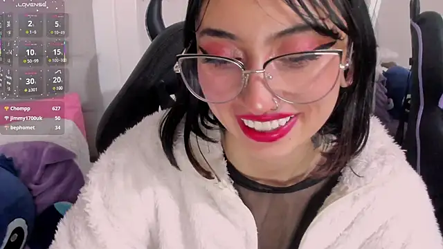 Snapshot of Any_Roussee chatting on 03/15/25, 11:08 Any Roussee online show from 03/15/25, 11:08