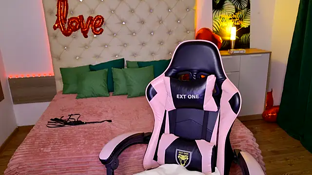 KattieSims online show from 02/09/25, 10:43