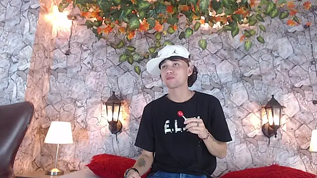 Samuel Hilton online show from 12/13/24, 04:11