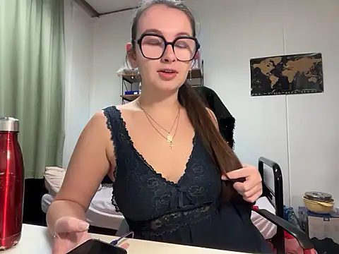 Snapshot of gwen_lust chatting on 12/01/25, 09:53 gwen lust online show from 12/01/25, 09:53