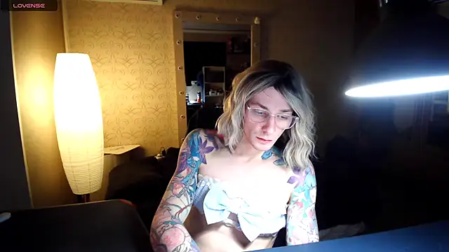 Snapshot of Julia_dolls chatting on 11/14/25, 05:55 Julia dolls online show from 11/14/25, 05:55