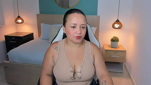 Snapshot of linda_rios_ chatting on 01/08/25, 07:03 linda rios online show from 01/08/25, 07:03
