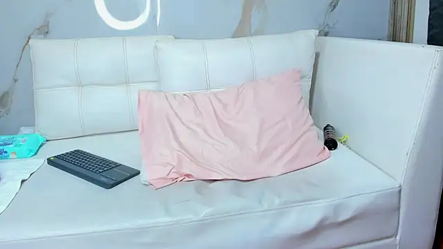 Milaspetite online show from 03/09/25, 01:25