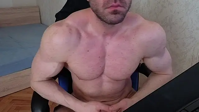 Snapshot of TheFitGiant chatting on 03/04/25, 11:51 TheFitGiant online show from 03/04/25, 11:51