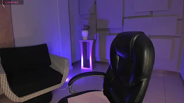 Snapshot of MiaFarrell_ chatting on 11/20/25, 06:18 MiaFarrell online show from 11/20/25, 06:18