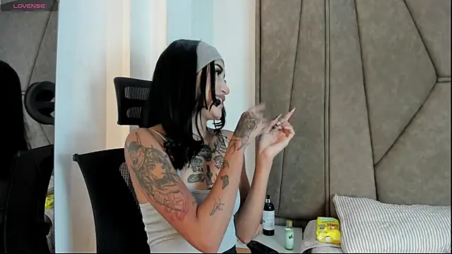 Cassie howard  online show from 01/30/25, 08:21