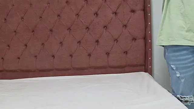 Snapshot of lau_hotfox chatting on 03/11/25, 01:26 lau hotfox online show from 03/11/25, 01:26