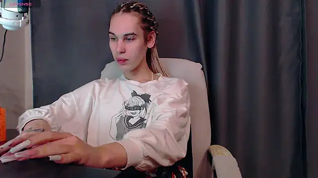 Snapshot of Cassie_Bae chatting on 12/21/24, 01:32 Cassie Bae online show from 12/21/24, 01:32