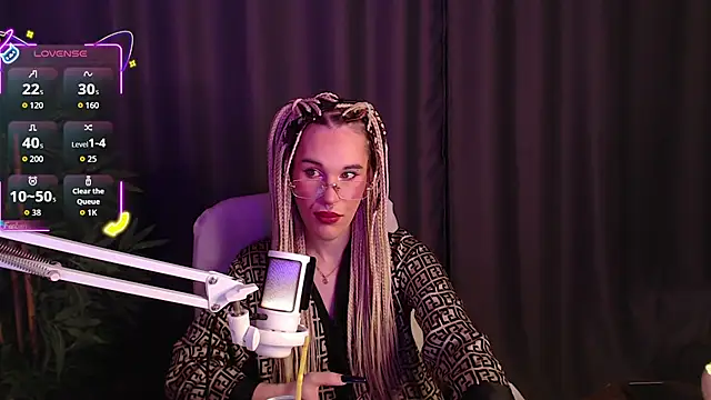 Snapshot of Cassie_Bae chatting on 11/28/25, 05:43 Cassie Bae online show from 11/28/25, 05:43