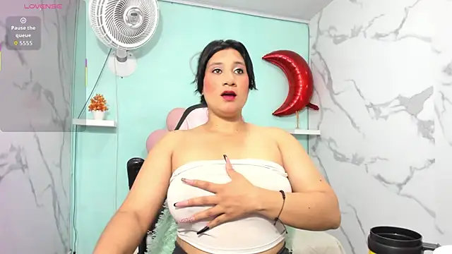 Snapshot of karime_sexygirl chatting on 03/04/26, 10:43 karime sexygirl online show from 03/04/26, 10:43