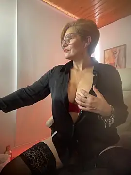 Adeellee  online show from 10/12/25, 02:27