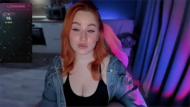 Snapshot of Flower_Camellia77 chatting on 02/12/25, 11:41 Flower Camellia77 online show from 02/12/25, 11:41