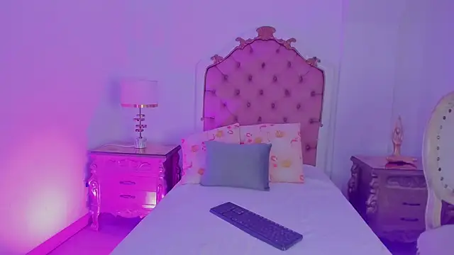 rebeca watsson online show from 11/21/25, 11:42