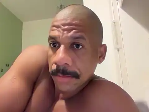 VHugoE online show from 04/24/26, 06:05