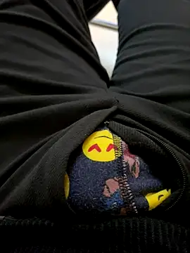 Snapshot of Sert_Lolitx chatting on 11/19/25, 12:43 Sert Lolitx online show from 11/19/25, 12:43