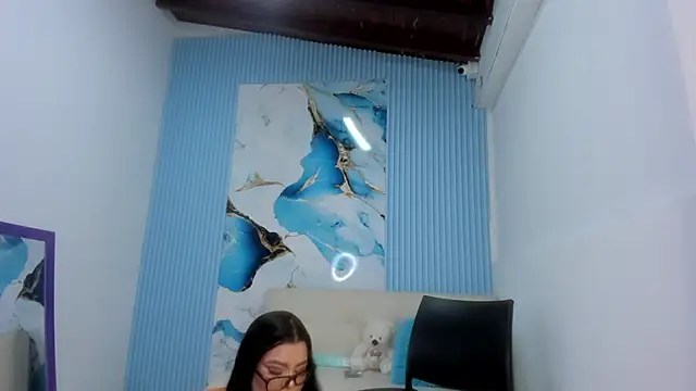 Danniela18  online show from 03/19/25, 04:02