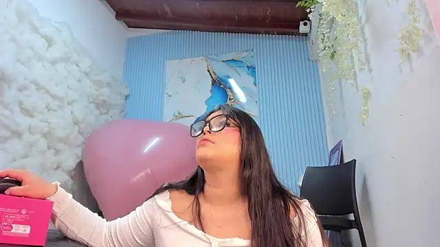 Snapshot of Danniela18_ chatting on 05/20/26, 12:22 Danniela18 online show from 05/20/26, 12:22