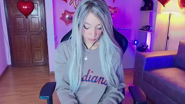 Snapshot of EmmaJhonnsson chatting on 02/04/25, 08:28 EmmaJhonnsson online show from 02/04/25, 08:28