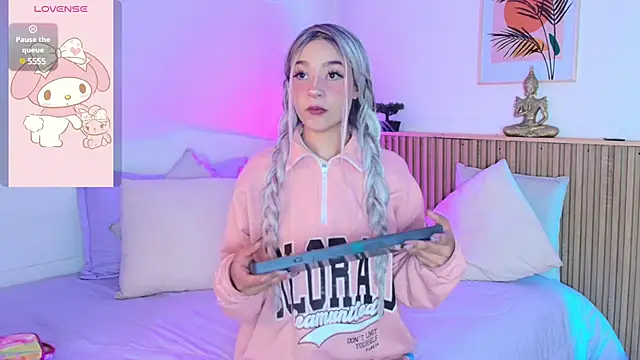 Snapshot of EmmaJhonnsson chatting on 02/26/25, 08:44 EmmaJhonnsson online show from 02/26/25, 08:44