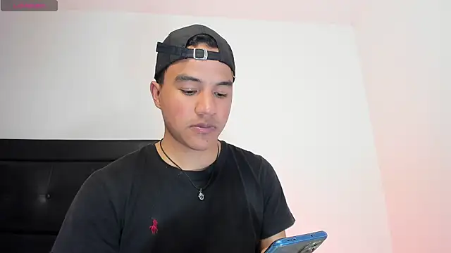 Snapshot of lucas_wellx chatting on 07/31/26, 02:00 lucas wellx online show from 07/31/26, 02:00