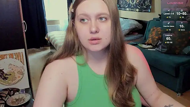 Snapshot of Alice_Dreamgirl_ chatting on 07/18/26, 11:47 Alice Dreamgirl online show from 07/18/26, 11:47