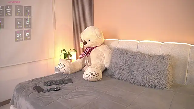 johanafox  online show from 03/19/26, 10:36