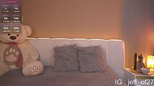 johanafox  online show from 07/06/26, 11:07