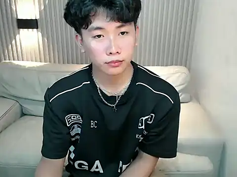 dangerzone0122 online show from 10/04/25, 05:33