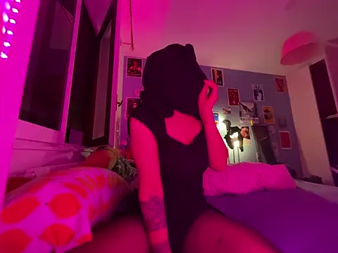 littlewitchxoxo online show from 12/15/24, 04:37