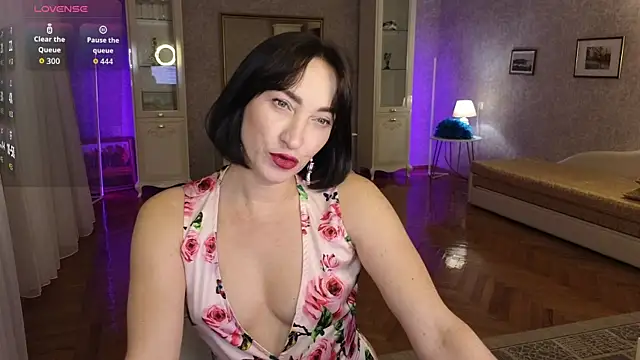 AnneHaddaway online show from 11/20/25, 07:02