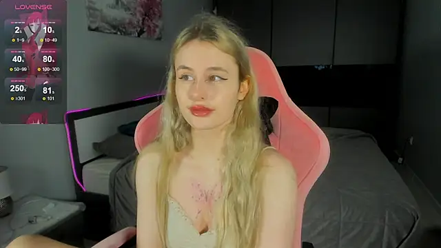 Snapshot of Molly_Toads chatting on 12/24/24, 07:39 Molly Toads online show from 12/24/24, 07:39