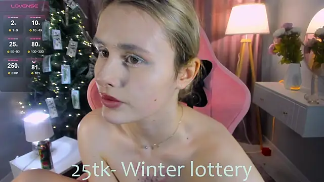 Snapshot of Molly_Toads chatting on 12/31/24, 02:36 Molly Toads online show from 12/31/24, 02:36