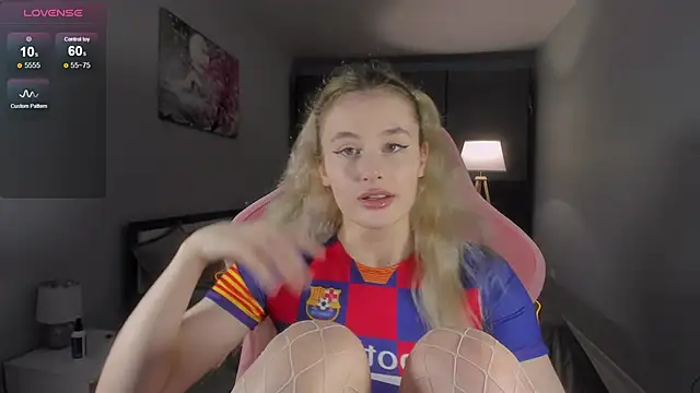 Snapshot of Molly_Toads chatting on 01/19/25, 06:10 Molly Toads online show from 01/19/25, 06:10