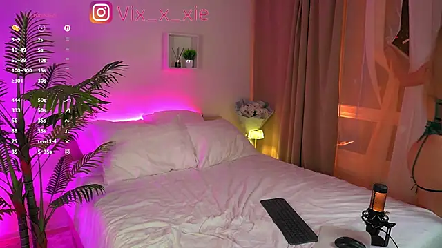 ViXXXiee online show from 10/07/25, 07:00