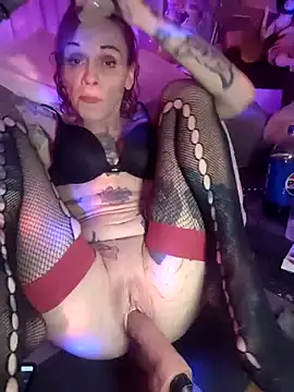 Snapshot of MommyMisfit chatting on 02/03/26, 06:40 MommyMisfit online show from 02/03/26, 06:40