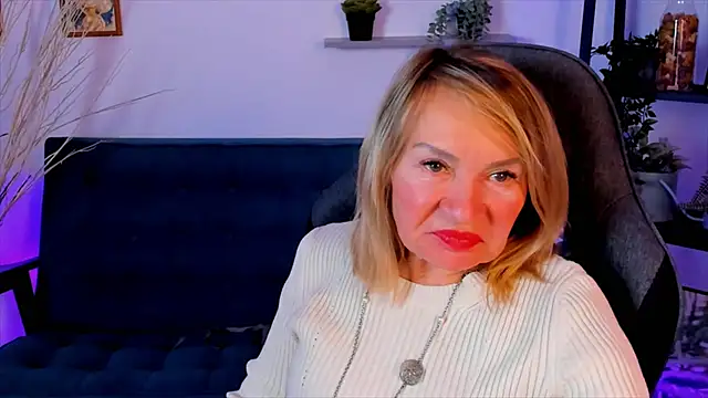 Snapshot of RosalindaFortuna chatting on 12/17/24, 02:00 RosalindaFortuna online show from 12/17/24, 02:00