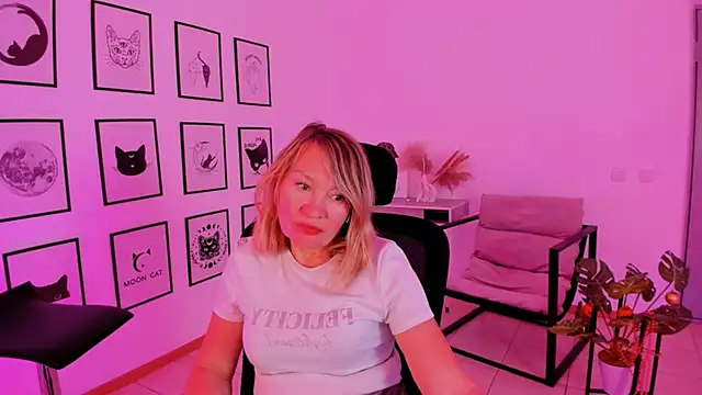 Snapshot of RosalindaFortuna chatting on 12/25/24, 11:22 RosalindaFortuna online show from 12/25/24, 11:22